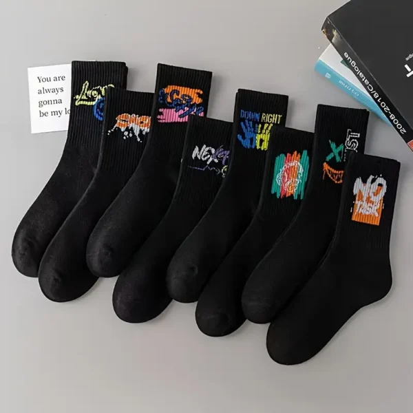 5 Pairs of Random Style Geometric Pattern Men's Mid-Calf Socks Suitable for All Seasons - Image 3
